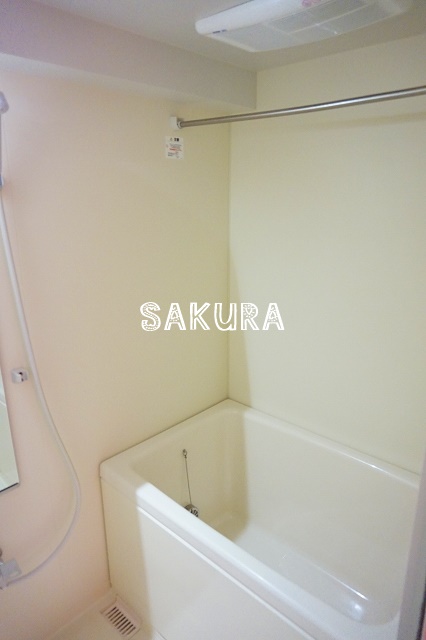 バス・シャワールーム　雨の日でも安心の浴室乾燥機付きです♪