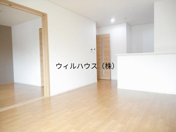 居室・リビング　フローリングピカピカです！