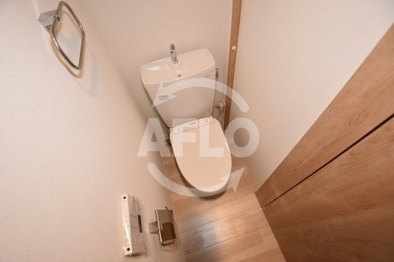 トイレ　Trustman　Horie（トラストマン堀江）　温水暖房洗