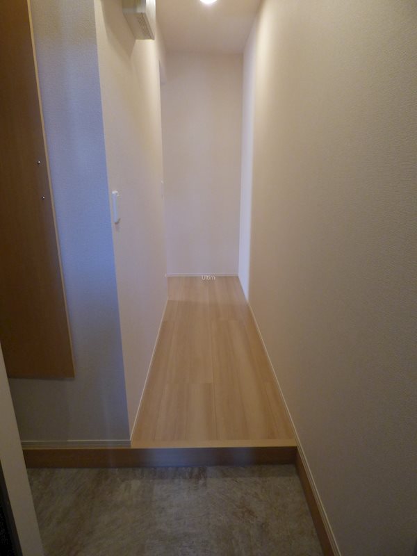 玄関　※同タイプの他のお部屋です