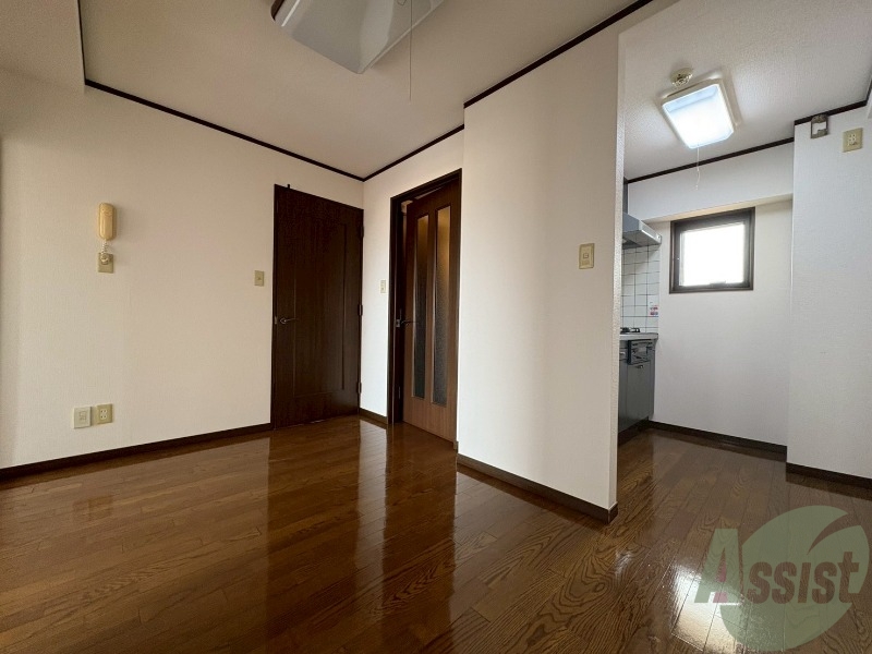 居室・リビング　こちらは６帖のダイニングになります。丁度いい広さですね。