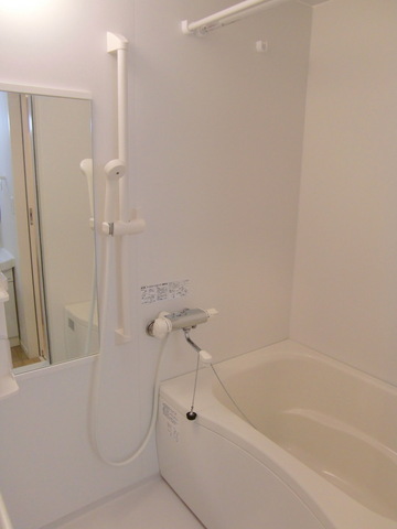 バス・シャワールーム　浴室乾燥機能付のゆったりとしたバス