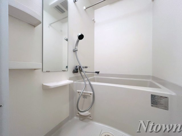 バス・シャワールーム　落ち着いた空間のお風呂です