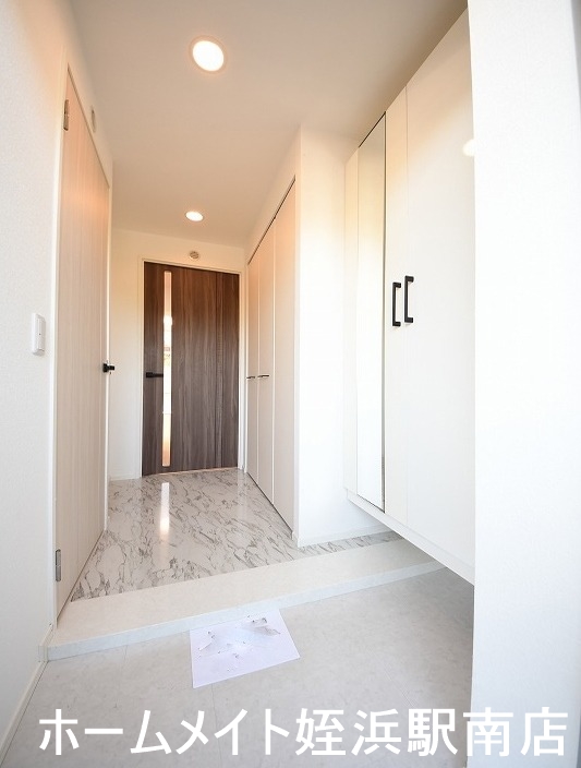 玄関　★シューズボックスは姿見付き♪★