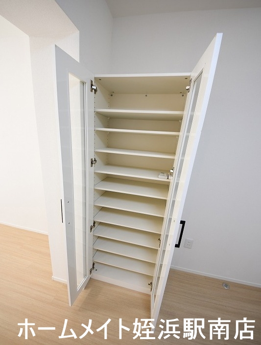 その他　★カウンターキッチンの横に棚があります♪★