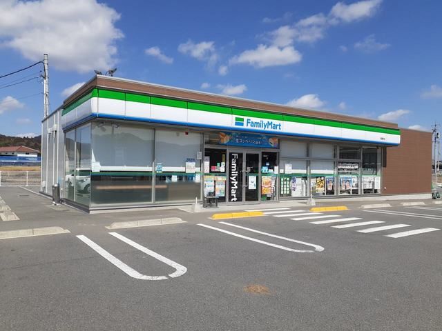 コンビニ　ファミリーマート世羅町店（コンビニ）まで1100m