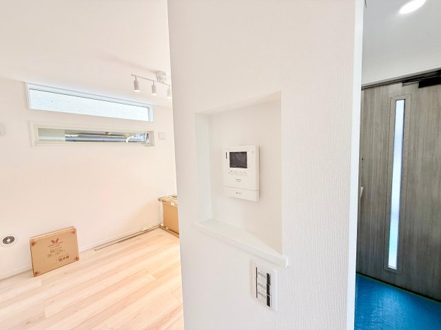 セキュリティ　モニター付きインターフォン付きだから室内で訪問者を確認可能