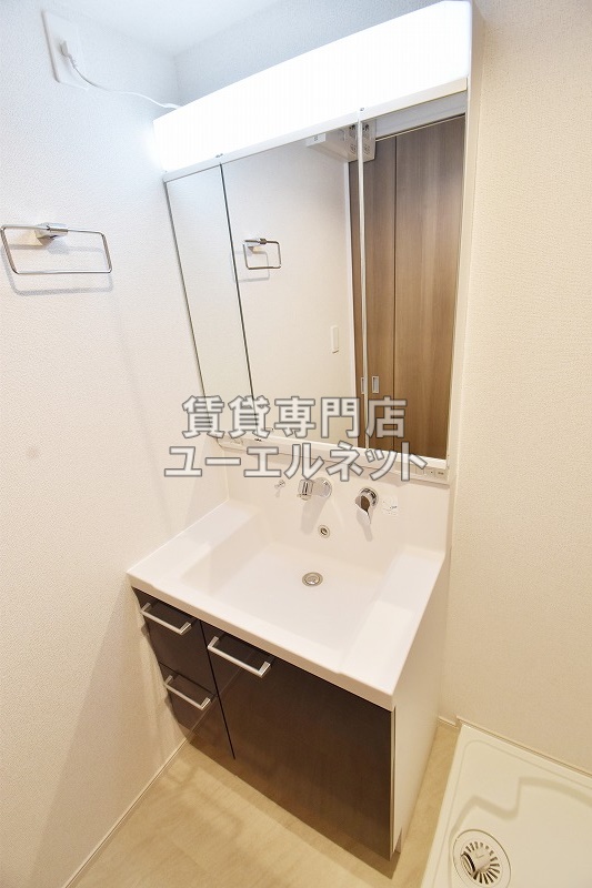 洗面設備　シャワー付洗面台