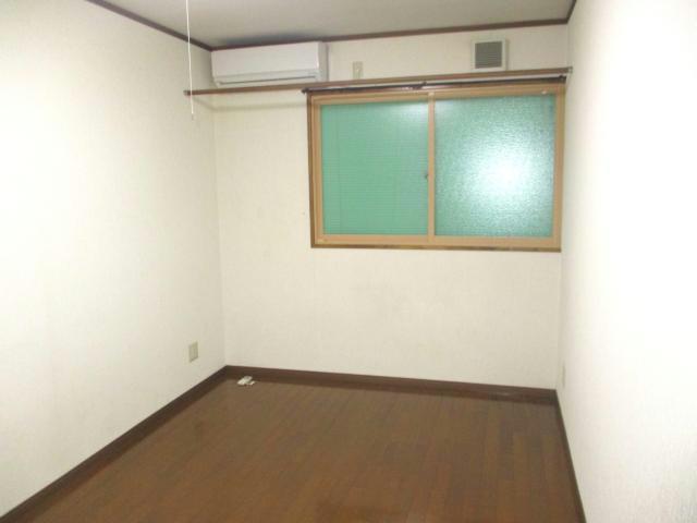 居室・リビング　同物件、反転タイプ