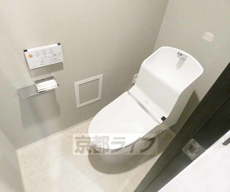 トイレ　ウォシュレット付きのお手洗い。