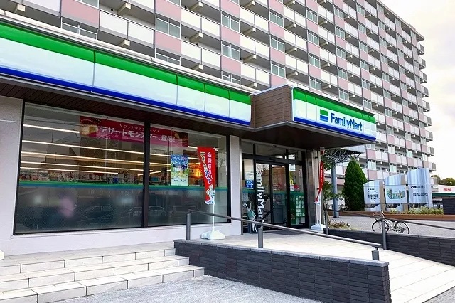 コンビニ　ファミリーマート 豊成団地店（コンビニ）まで216m