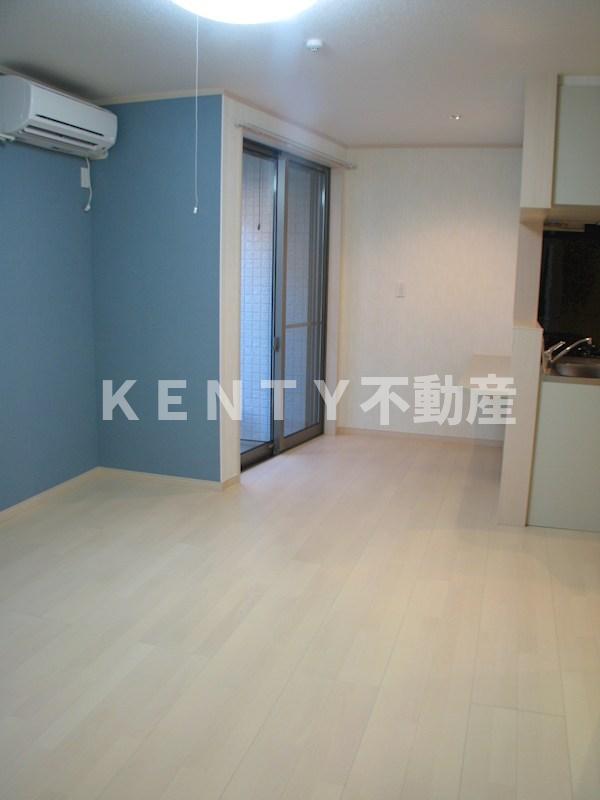 居室・リビング　こちらのリビングで趣味の時間をお楽しみください