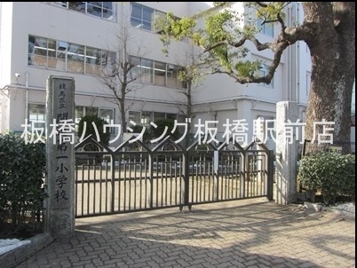 小学校　練馬区立開進第一小学校（小学校）まで119m