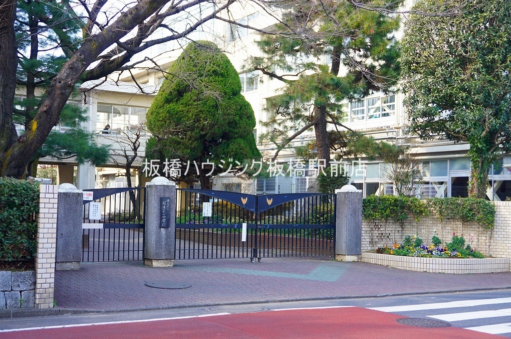 中学校　開進第一中学校（中学校）まで385m