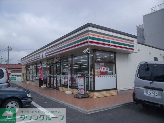コンビニ　セブンイレブン（コンビニ）まで880m