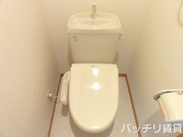 トイレ　類似写真使用のため、現状優先。