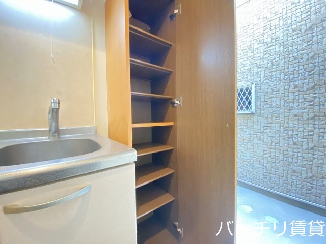 玄関　類似写真使用のため、現状優先。