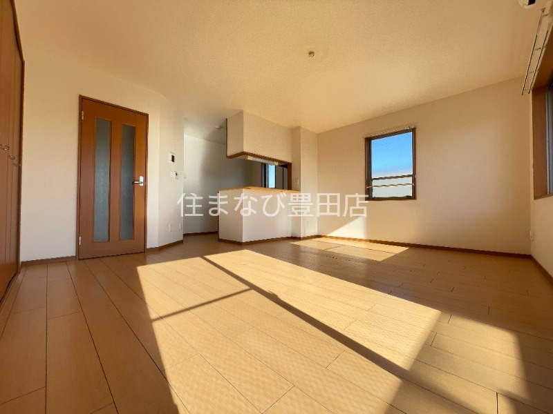 居室・リビング　同型別部屋写真