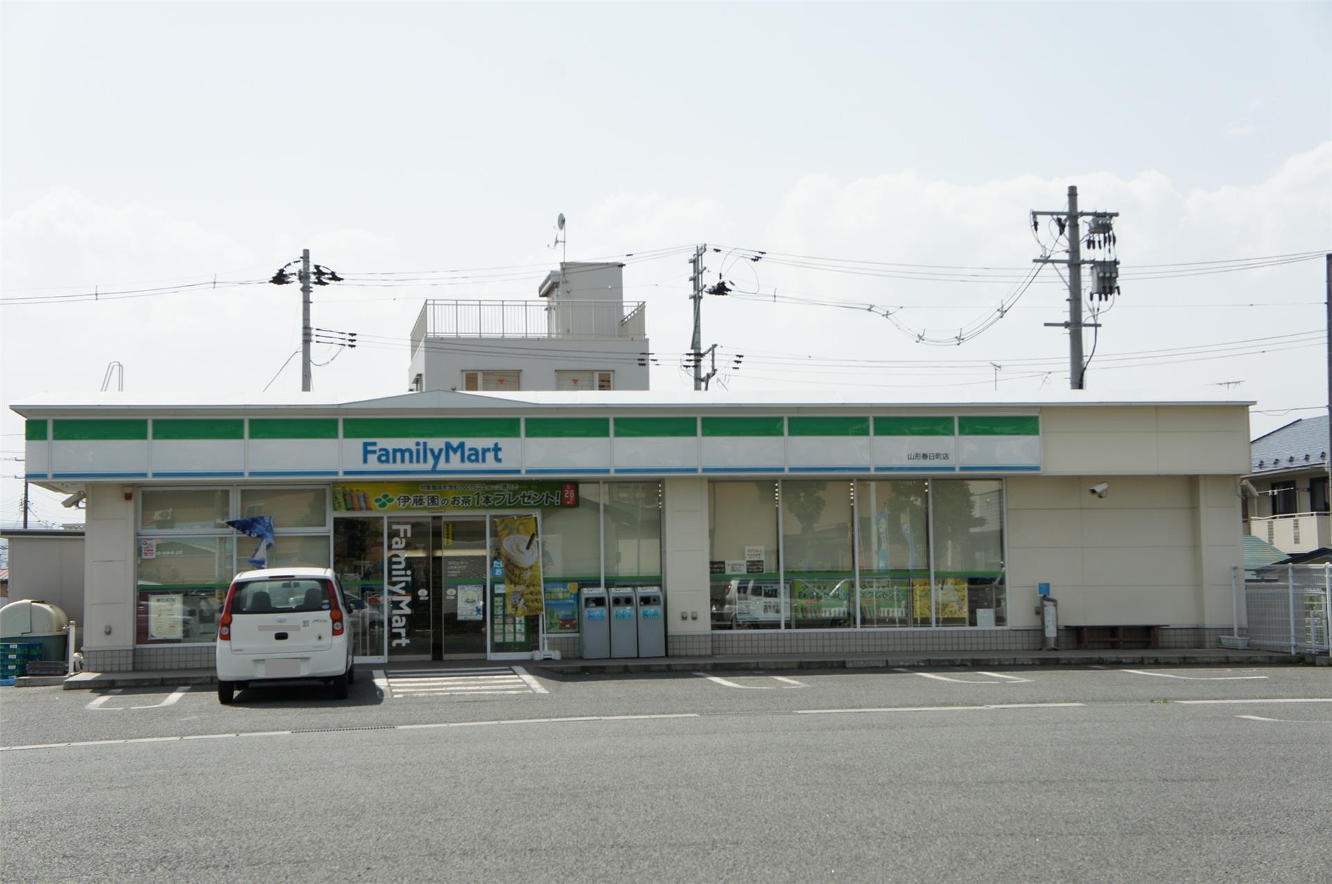 コンビニ　ファミリーマート山形春日町店（コンビニ）まで374m
