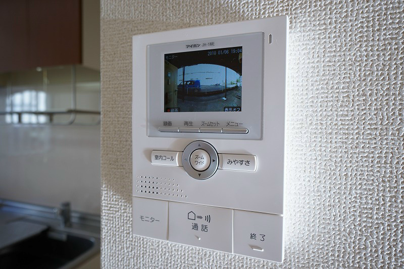 セキュリティ　室内モニターで来訪者を確認できるTVモニターホン
