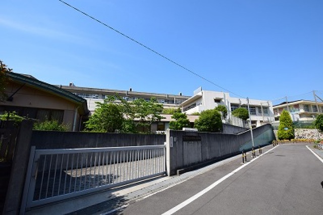 小学校　吹田市立千里第三小学校（小学校）まで739m