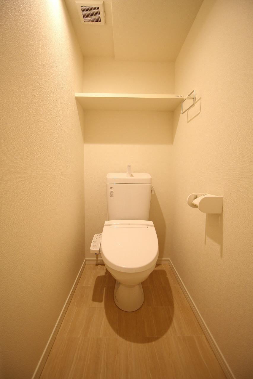 トイレ　※写真別部屋参照(反転)