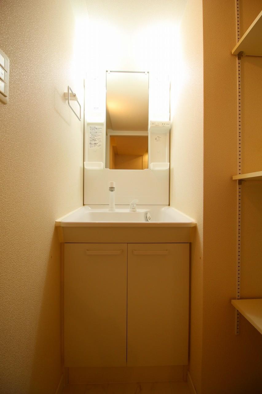洗面設備　※写真別部屋参照(反転)