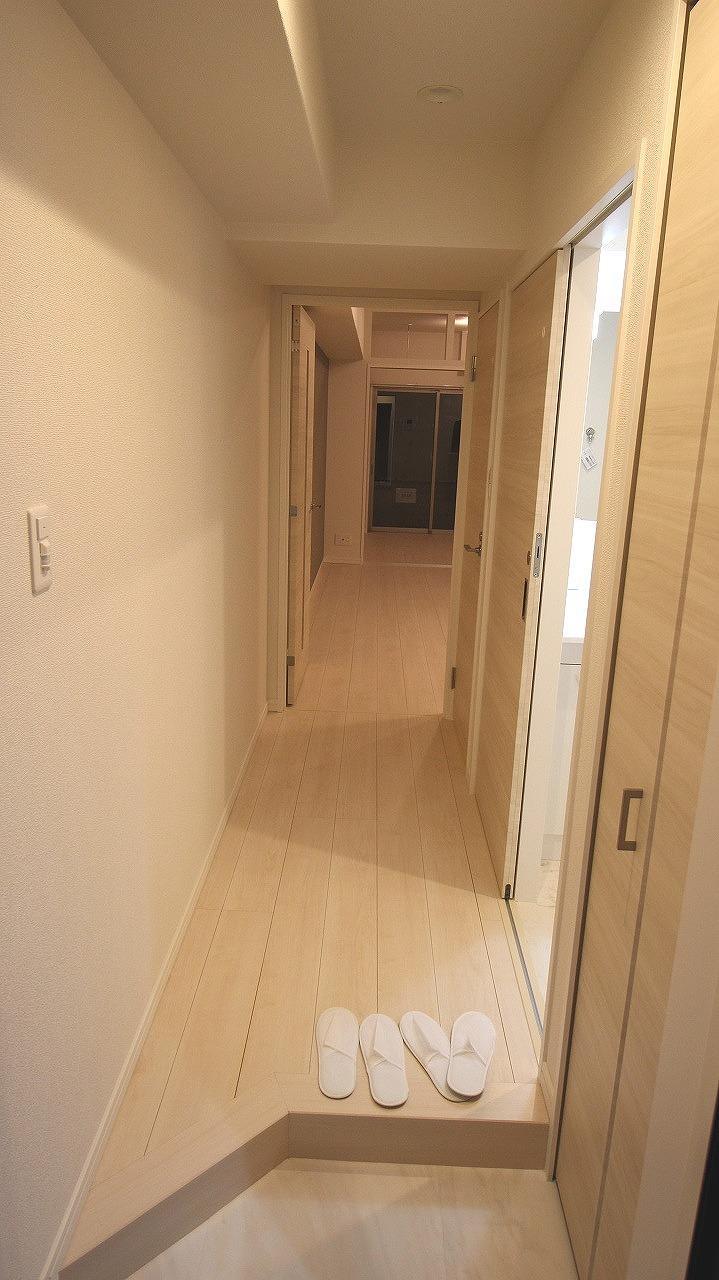 玄関　※写真別部屋参照(反転)