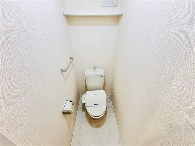 トイレ　同一建物内２０３号室内装写真転載