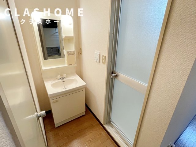 洗面設備　同物件の別部屋になります。