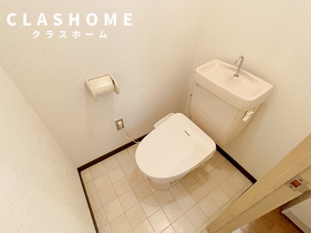トイレ　同物件の別部屋になります。