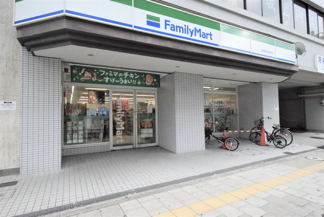 コンビニ　ファミリーマート南森町駅南店（コンビニ）まで200m