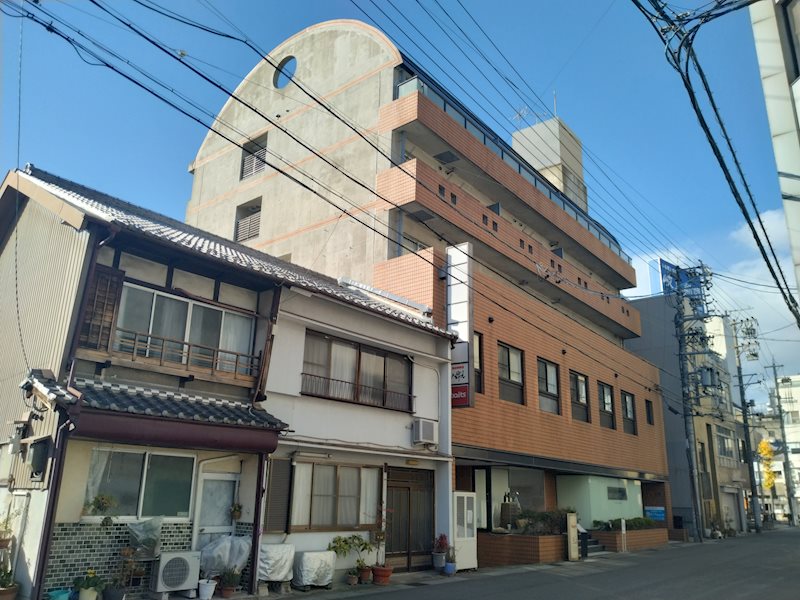 建物外観　周辺施設が充実しています。