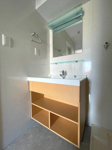 洗面設備　※同タイプの写真となり、実際のお部屋とは異なる場合があります