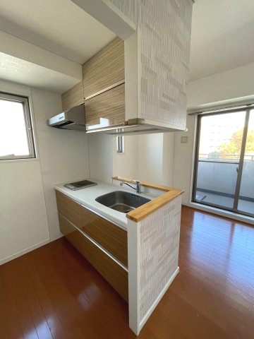 キッチン　※同タイプの写真となり、実際のお部屋とは異なる場合があります