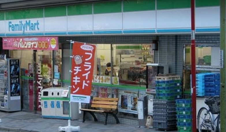 コンビニ　ファミリーマート 東京医科大学前店（コンビニ）まで47m