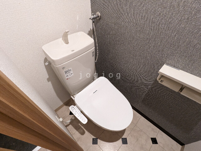 トイレ　温水洗浄便座付き