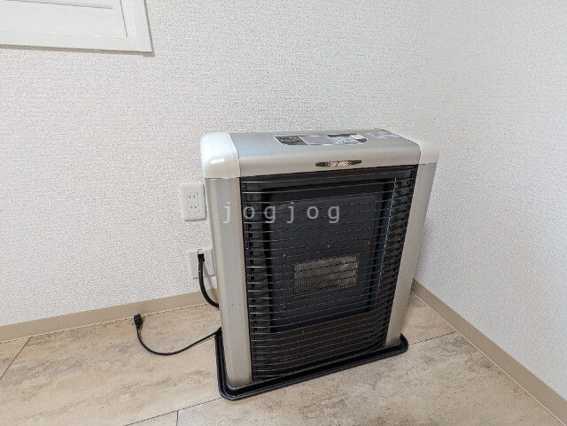 その他設備　灯油ＦＦ式ストーブ