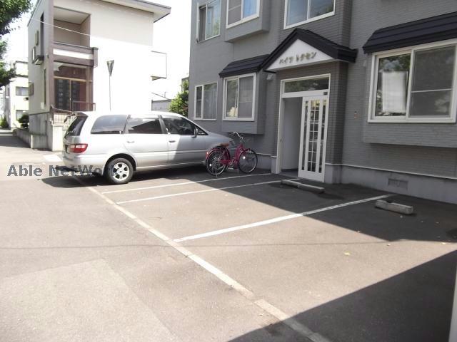 駐車場　駐車場