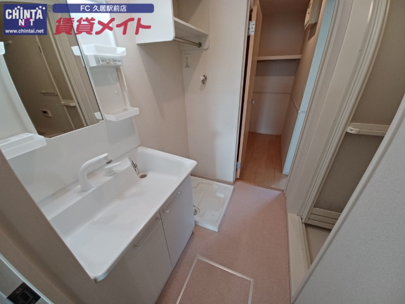 洗面設備　同タイプの部屋写真です