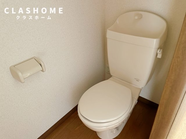 トイレ　同物件の別部屋になります。
