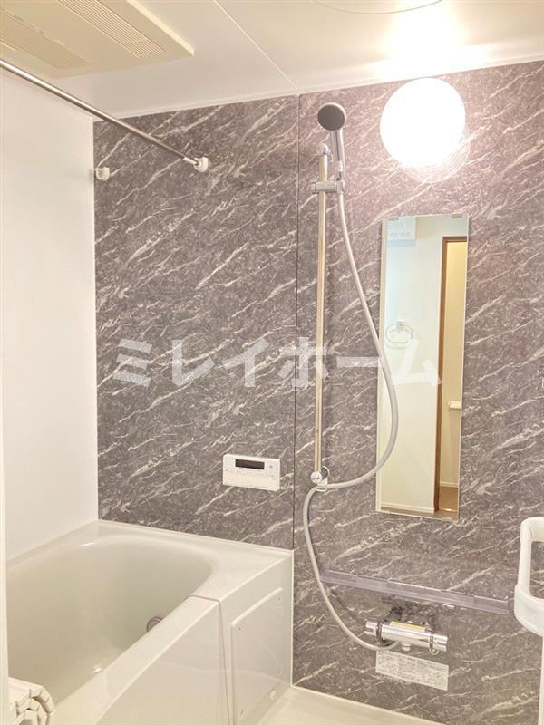 バス・シャワールーム　同建物内、別のお部屋の参考写真になります。