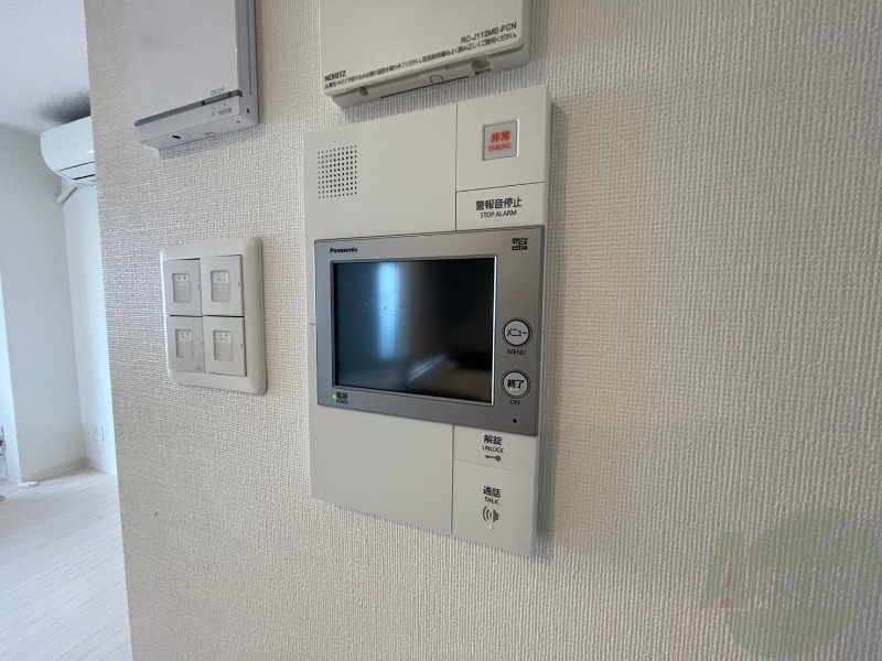 セキュリティ　ＴＶモニター付インターホンです。来客者の顔が見えるので安心！