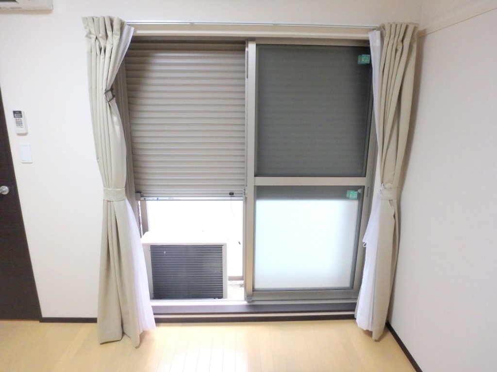 セキュリティ　防犯シャッターが設置されています