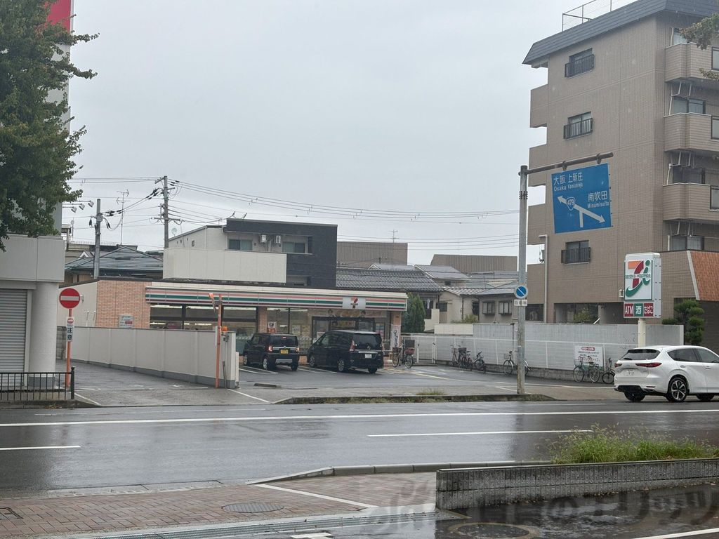 コンビニ　セブンイレブン吹田泉町2丁目店（コンビニ）まで100m