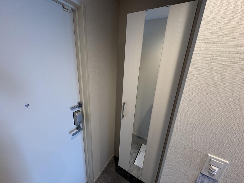その他部屋・スペース　鏡付きシューズボックス