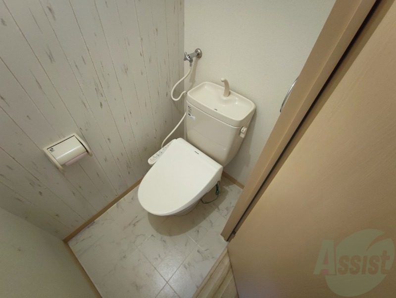 トイレ　こちらはトイレです。清潔感があり、安心して使用できます。