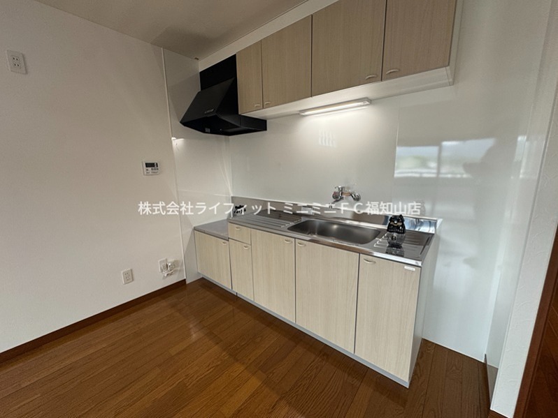 キッチン　※同間取り別部屋の写真です