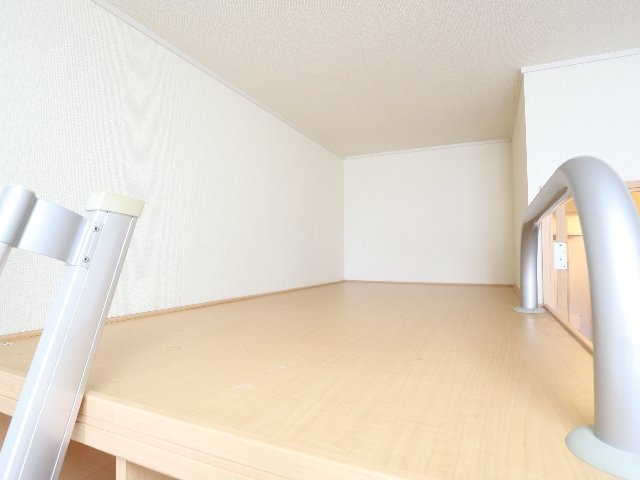 その他部屋・スペース　落ち着いた色調の寝室です
