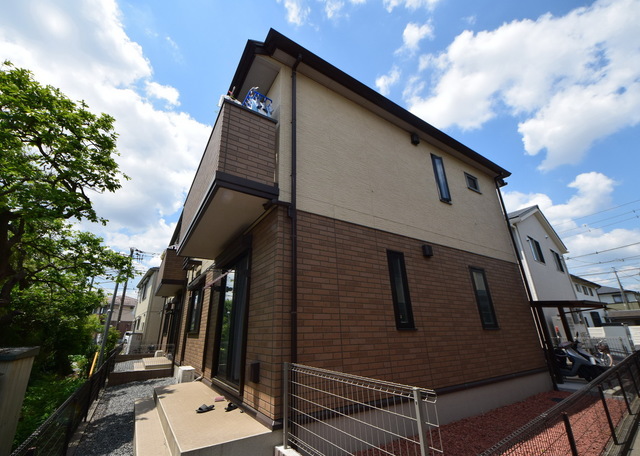 建物外観　～青い空っ、白い雲っ～